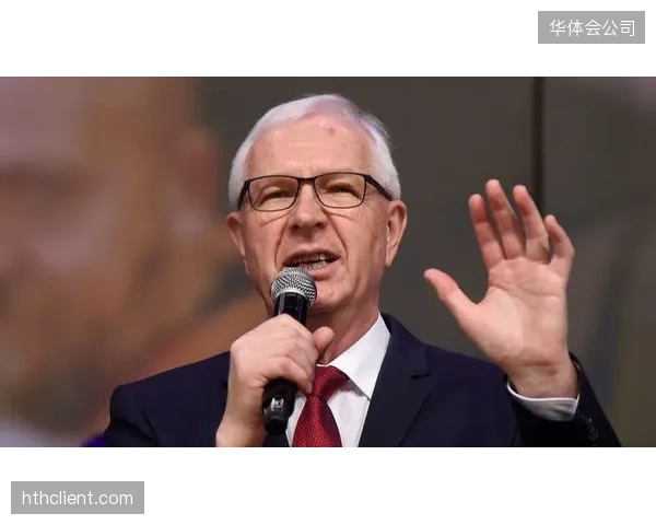 捷克后防线将面临严峻挑战,如何限制韩国队两翼快马是关键课题。 捷克后防线将面临严峻挑战,如何限制韩国队两翼快马是关键课题。